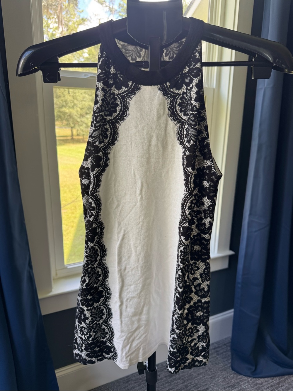 White House Black Market Black & White Halter Sleeveless Blouse Size Small NWT
